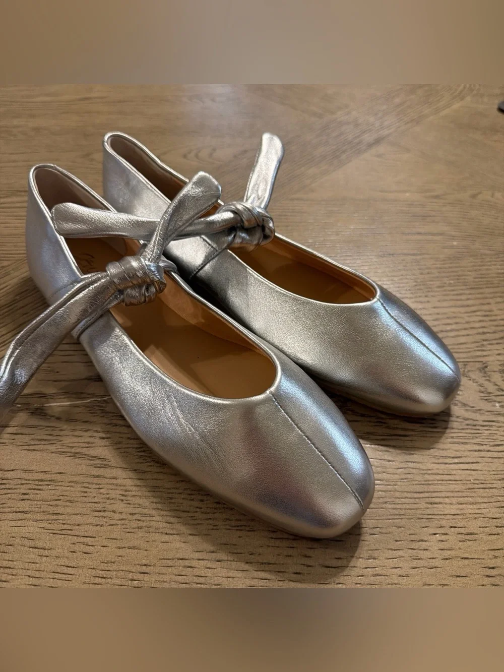 Jewel Badgley Mischka Taylore Round Toe Mary Jane Flats Color Gold Size 7